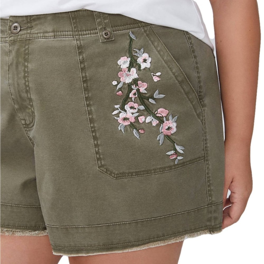 Lane Bryant Shorts Green Floral Girlfriend (NWT)